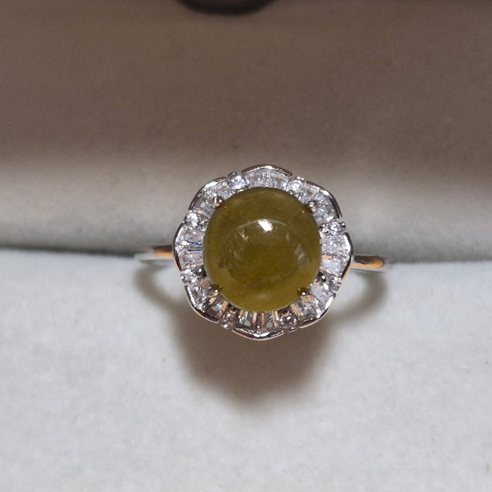 Jade Ring - Picture 2 of 3